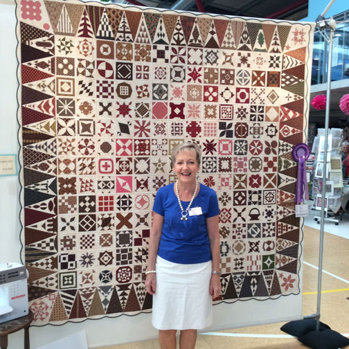 Mary Hawke's award-winning quilt with scallops